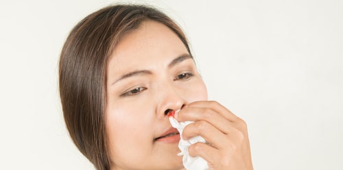 Pharmacie Les Garennes - Je saigne du nez : comment réagir ?